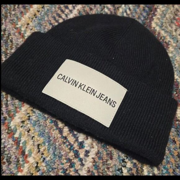 Calvin Klein Black Beanie - Picture 1 of 2